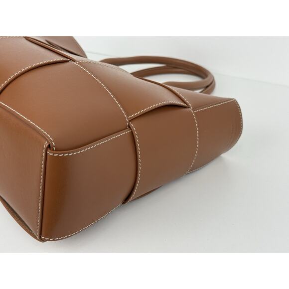 Bottega Veneta Nappa Maxi Intrecciato Men’s Arco Tote in Wood - Picture 11 of 16